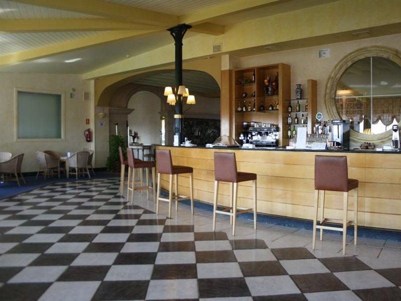 Hotel La Vega Арройо-де-ла-Энкомьенда Экстерьер фото