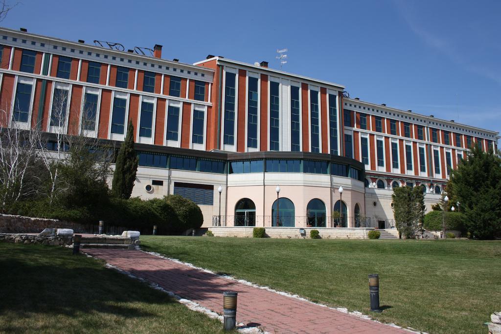 Hotel La Vega Арройо-де-ла-Энкомьенда Экстерьер фото