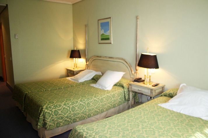 Hotel La Vega Арройо-де-ла-Энкомьенда Экстерьер фото